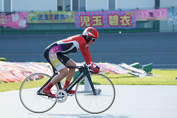 尾崎睦